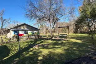 401 Billington St, Clute, TX 77531 - Photo 19