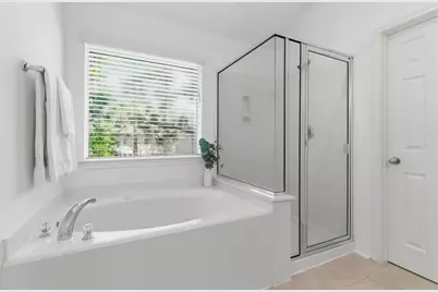 19 Aquiline Oaks Place, The Woodlands, TX 77382 - Photo 15