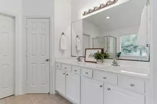 19 Aquiline Oaks Pl, The Woodlands, TX 77382 - Photo 17