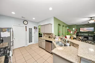 922 N Sky Dr, Houston, TX 77073 - Photo 11