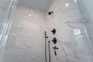 110 E 23rd St, Houston, TX 77008 - Photo 31