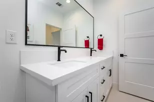 110 E 23rd St, Houston, TX 77008 - Photo 39