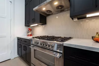 110 E 23rd Street, Houston, TX 77008 - Photo 9