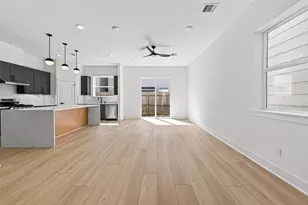 961 Highland Lgt Ln, Houston, TX 77091 - Photo 3