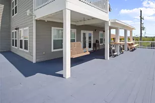 892 Melody Ln, Crystal Beach, TX 77650 - Photo 5