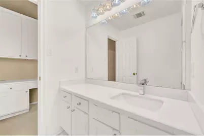 19 S Scarlet Elm Court, The Woodlands, TX 77382 - Photo 35
