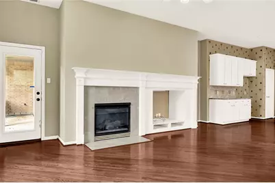 19 S Scarlet Elm Court, The Woodlands, TX 77382 - Photo 3