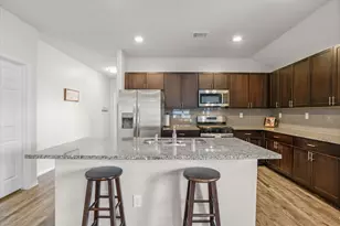 627 627 E Fairway Lake Dr, Alvin, TX 77511 - Photo 7