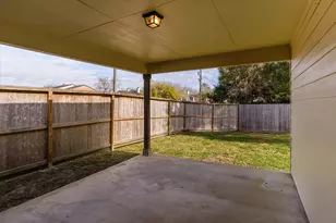 627 627 E Fairway Lake Dr, Alvin, TX 77511 - Photo 23