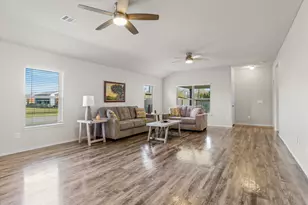 627 627 E Fairway Lake Dr, Alvin, TX 77511 - Photo 5