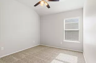 627 627 E Fairway Lake Dr, Alvin, TX 77511 - Photo 17