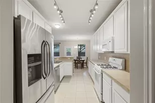 51 E Stedhill Loop, The Woodlands, TX 77384 - Photo 11