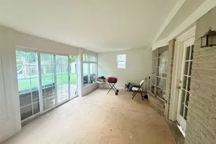10718 Plainfield St, Houston, TX 77031 - Photo 3