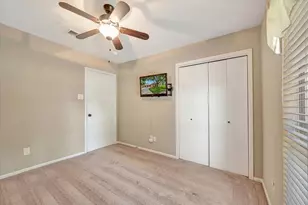 16023 Mill Point Dr, Houston, TX 77059 - Photo 29
