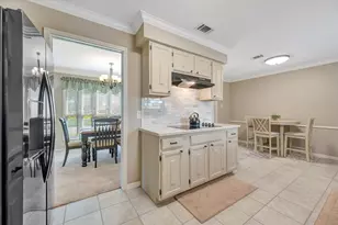 16023 Mill Point Dr, Houston, TX 77059 - Photo 9