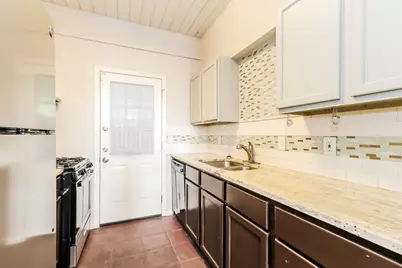 2 Lakeway Street, Conroe, TX 77304 - Photo 11
