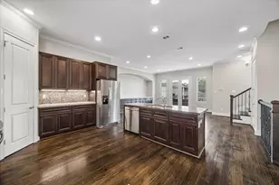 1105 E 27th St, Houston, TX 77009 - Photo 1