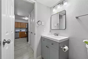 11917 Bob White Dr, Houston, TX 77035 - Photo 9