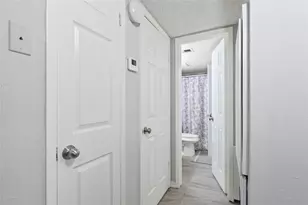 11917 Bob White Dr, Houston, TX 77035 - Photo 17