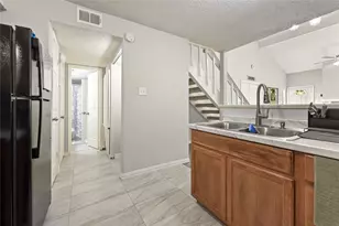 11917 Bob White Dr, Houston, TX 77035 - Photo 5