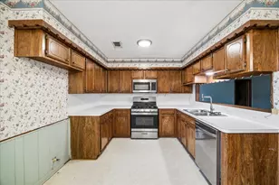 1200 Sagebrush Trail, Baytown, TX 77521 - Photo 5