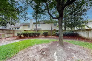 19 Auburn Path Dr, The Woodlands, TX 77382 - Photo 41