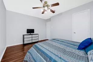 819 Royal George Ln, Houston, TX 77047 - Photo 13