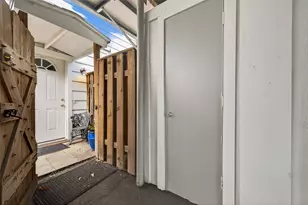 8932 Chatsworth Dr, Houston, TX 77024 - Photo 39