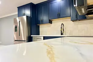 2516 Commonwealth St, Houston, TX 77006 - Photo 9