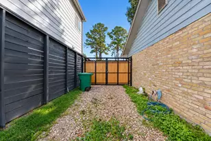 1837 Wycliffe Dr, Houston, TX 77043 - Photo 25