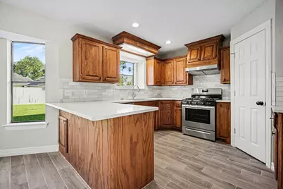 107 Sandalwood Drive, Lake Jackson, TX 77566 - Photo 13