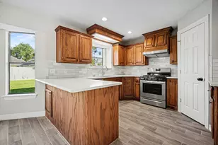 107 Sandalwood Dr, Lake Jackson, TX 77566 - Photo 13