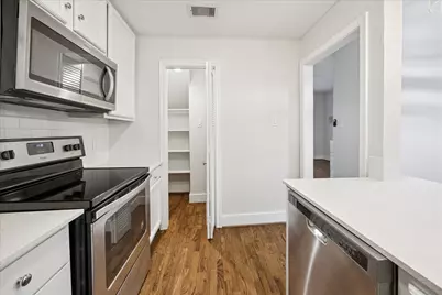 11711 Memorial Drive #55, Houston, TX 77024 - Photo 13