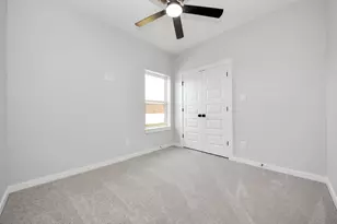 9824 Nedwald St, Houston, TX 77029 - Photo 25