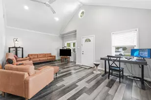 202 E 34th St, Houston, TX 77018 - Photo 5