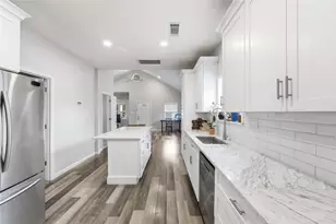 202 E 34th St, Houston, TX 77018 - Photo 9
