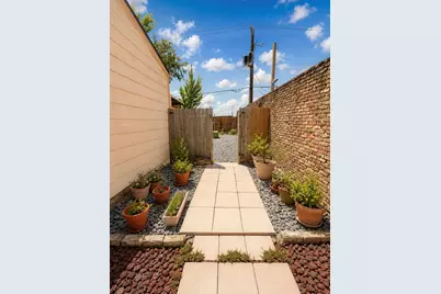 10602 Sandpiper Drive, Houston, TX 77096 - Photo 23