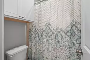 426 Hunters Xing Dr, Sealy, TX 77474 - Photo 17
