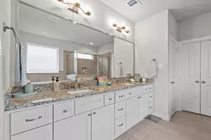 426 Hunters Xing Dr, Sealy, TX 77474 - Photo 11