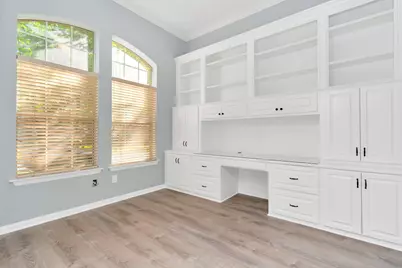 19 Long Springs Place, The Woodlands, TX 77382 - Photo 7