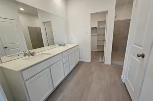 5402 Peacock Bass Dr, Baytown, TX 77521 - Photo 7