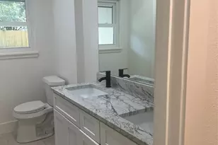 7819 Skyline Dr, Houston, TX 77063 - Photo 11