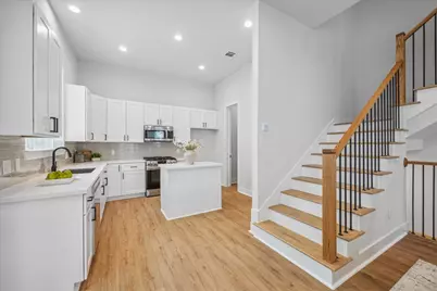 1035 W 17th St Street, Houston, TX 77008 - Photo 9