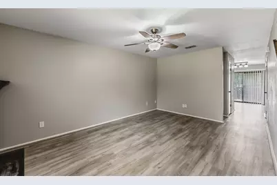 2521 Crosstimbers Street #F6, Huntsville, TX 77320 - Photo 7