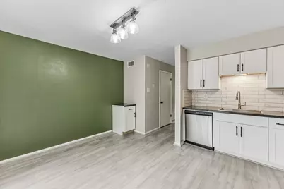 2521 Crosstimbers Street #F6, Huntsville, TX 77320 - Photo 11