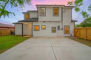 9005 Hilda St, Houston, TX 77033 - Photo 17