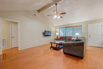 2122 Heritage Colony Drive, Friendswood, TX 77546 - Photo 5