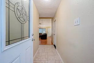 2122 Heritage Colony Dr, Friendswood, TX 77546 - Photo 3