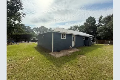 501 N 2nd Street, Livingston, TX 77351 - Photo 3