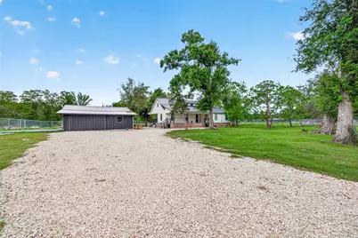 803 County Road 772, Damon, TX 77430 - Photo 3